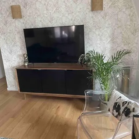 Agreable 2 Pieces Au Calme Apartment Paris